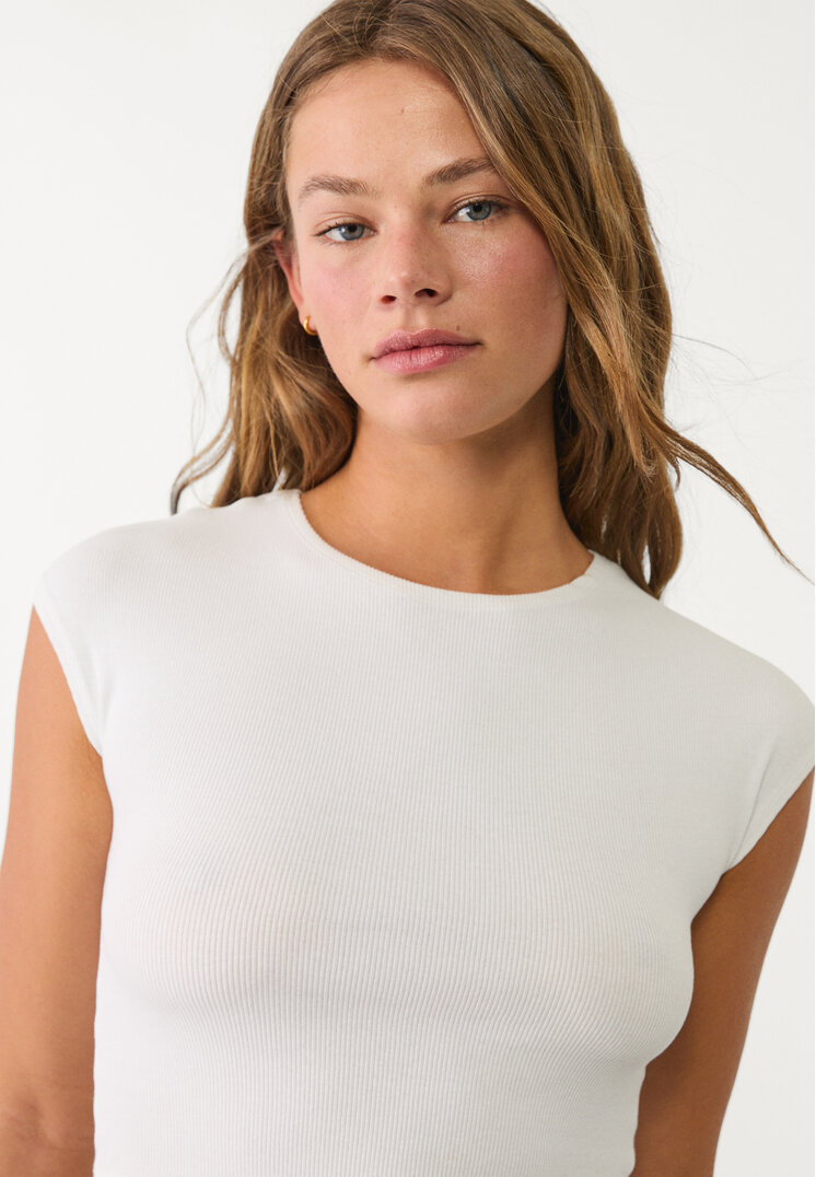 camiseta basica ajustada crop