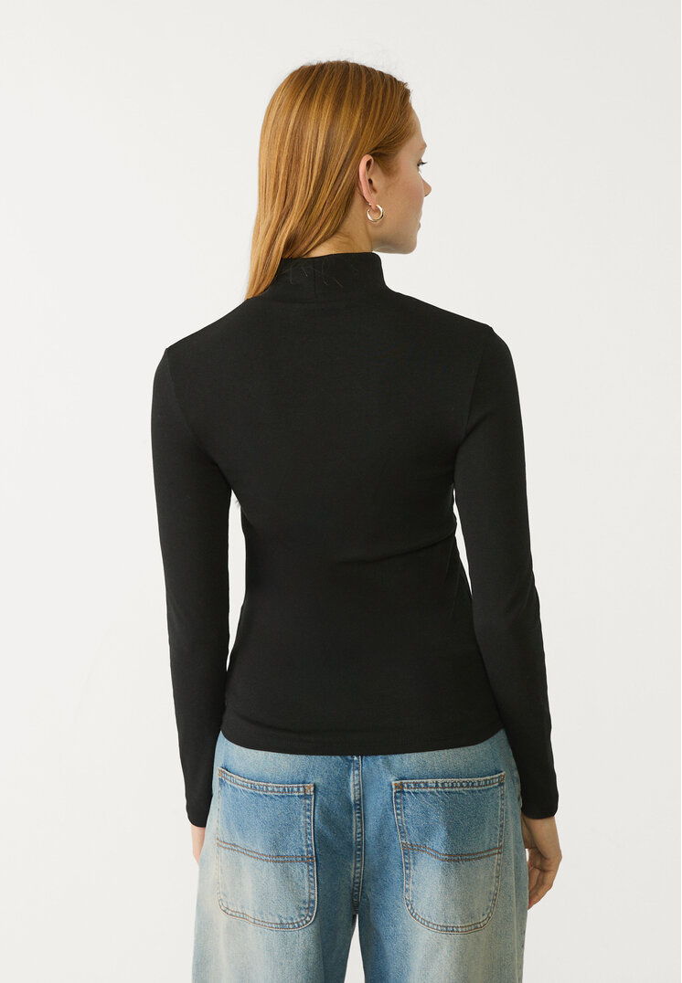 camiseta cuello subido