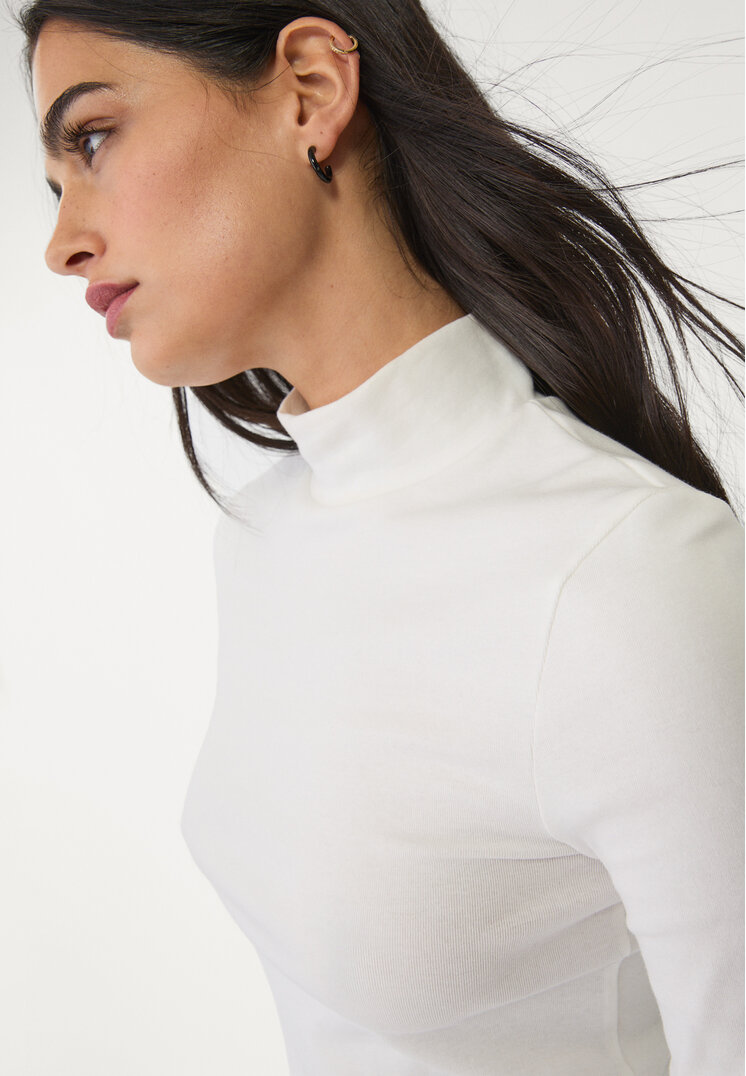 camiseta cuello subido