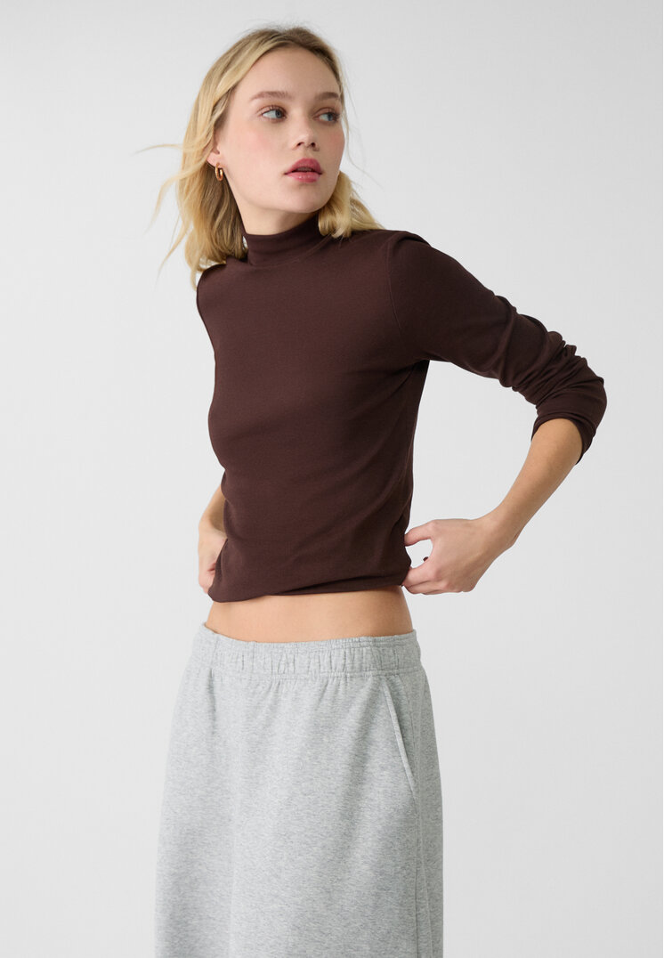 Stradivarius Tricou Cu Guler Înalt Maro Xl