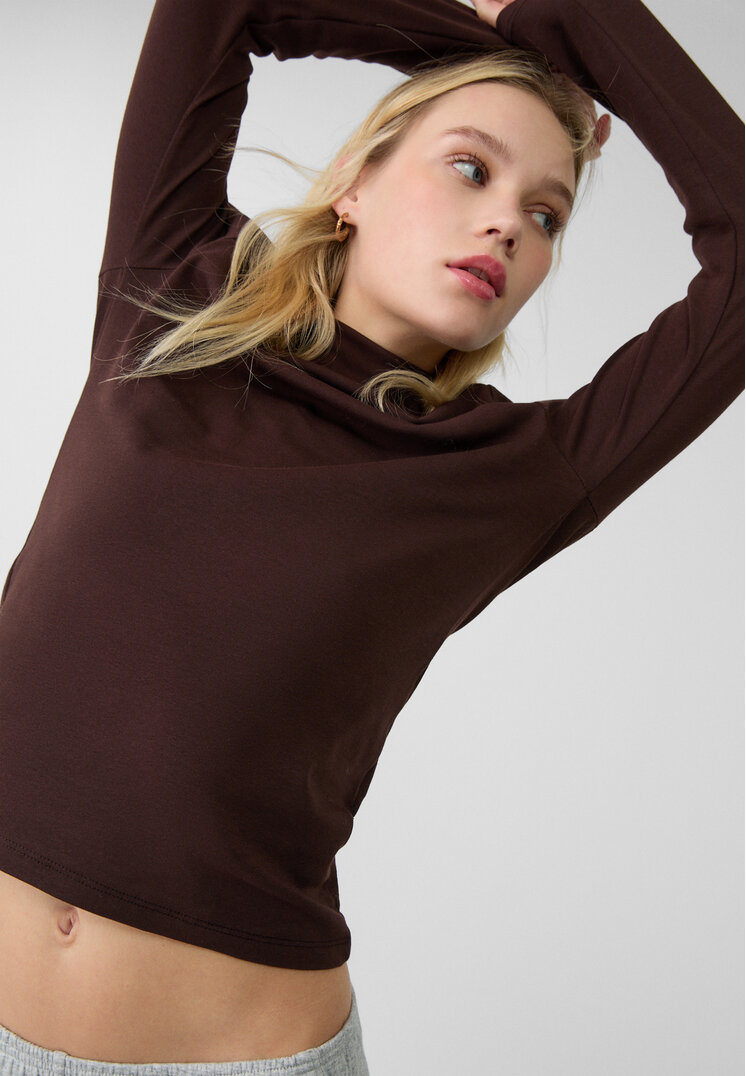 camiseta cuello subido