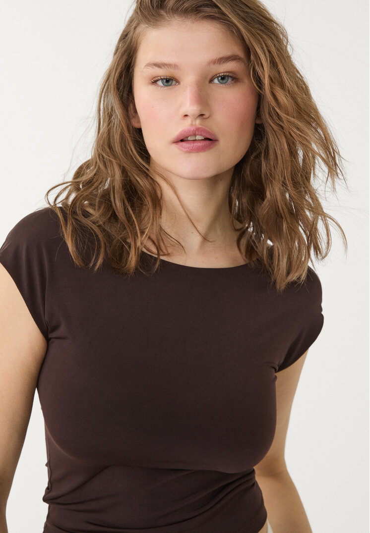 camiseta espalda descubierta
