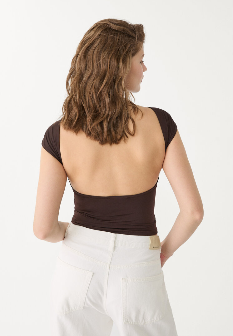 camiseta espalda descubierta
