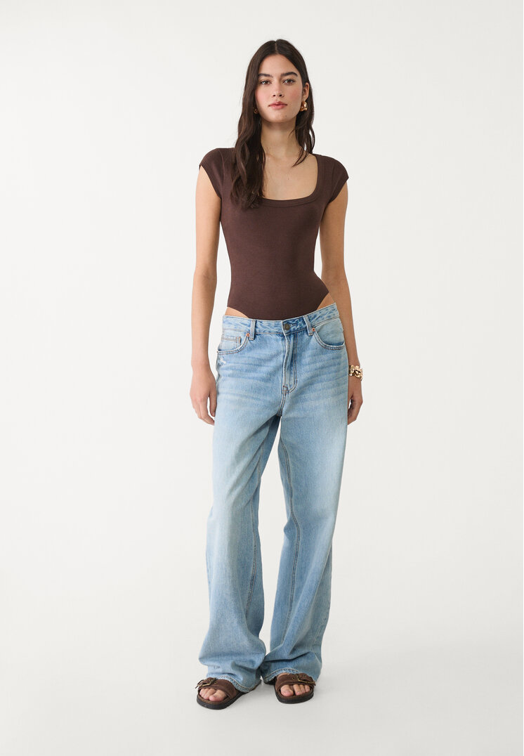 Stradivarius Vrúbkované Body S Odhaleným Chrbtom Brown L