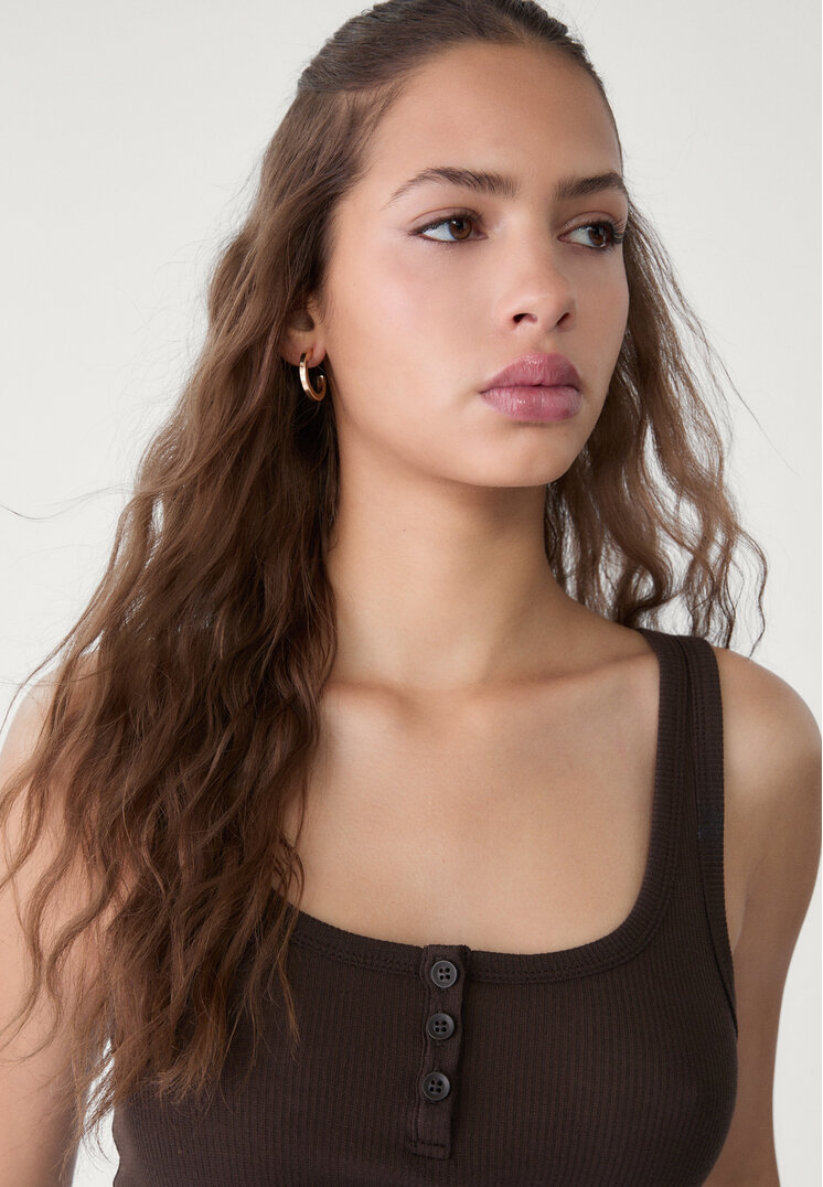 camiseta tirantes botones