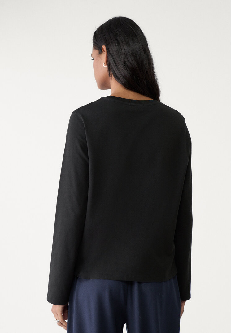 camiseta oversize manga larga