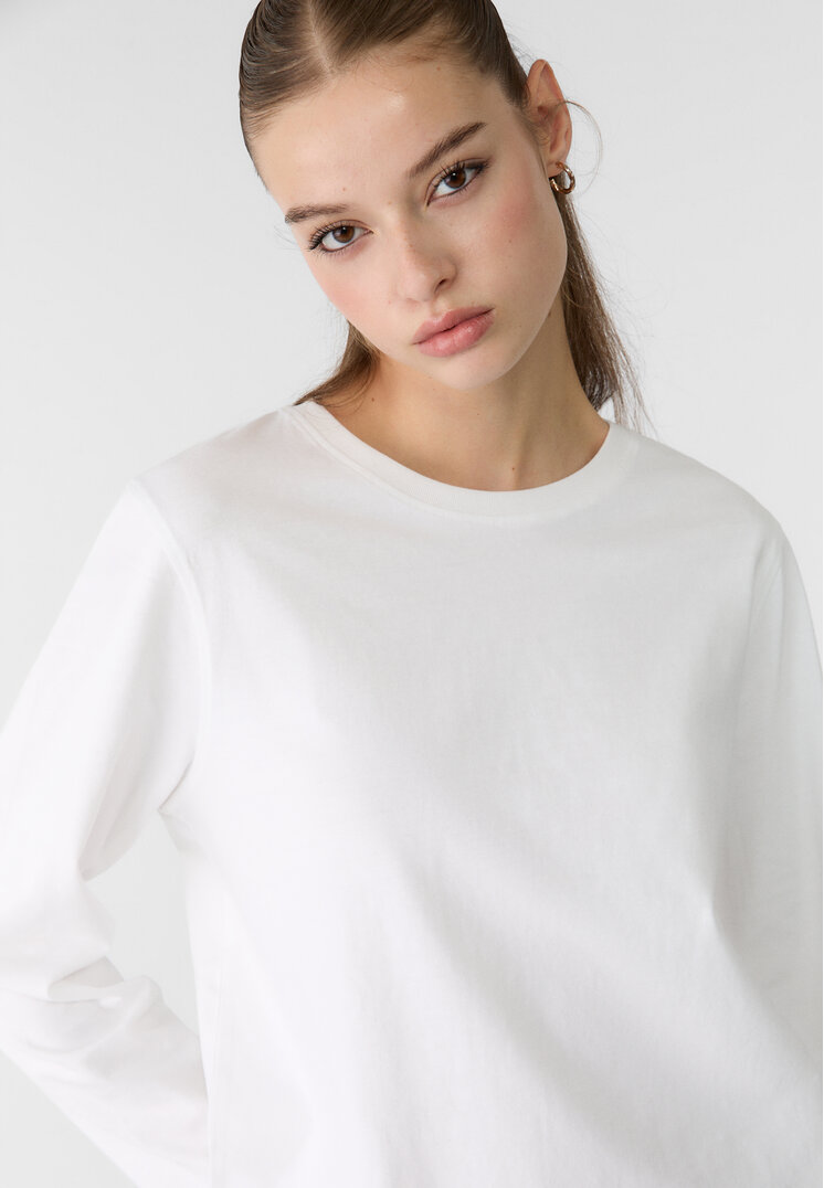 camiseta oversize manga larga