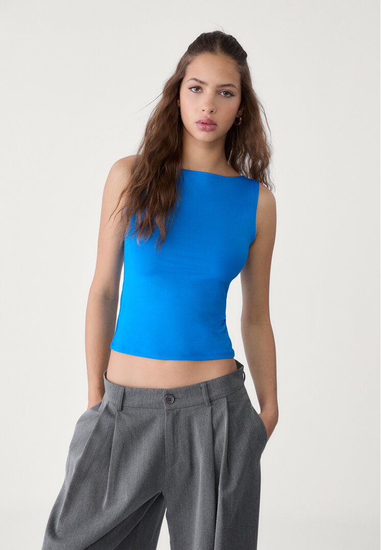 camiseta sin mangas cuello barca