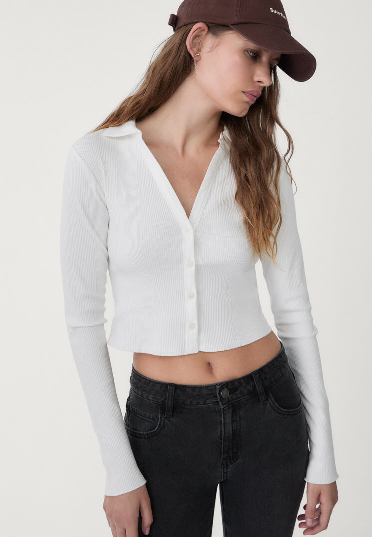 polo crop botones