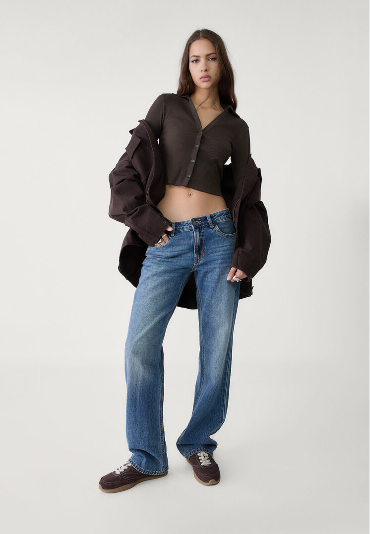 polo crop botones