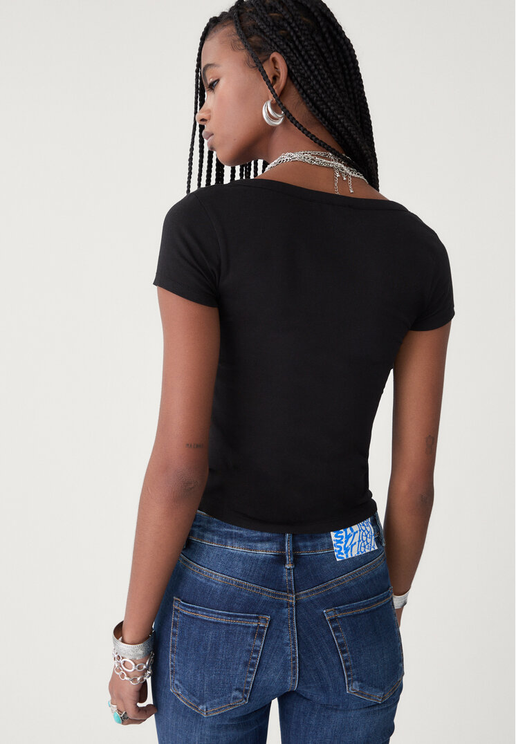 camiseta escote cuadrado