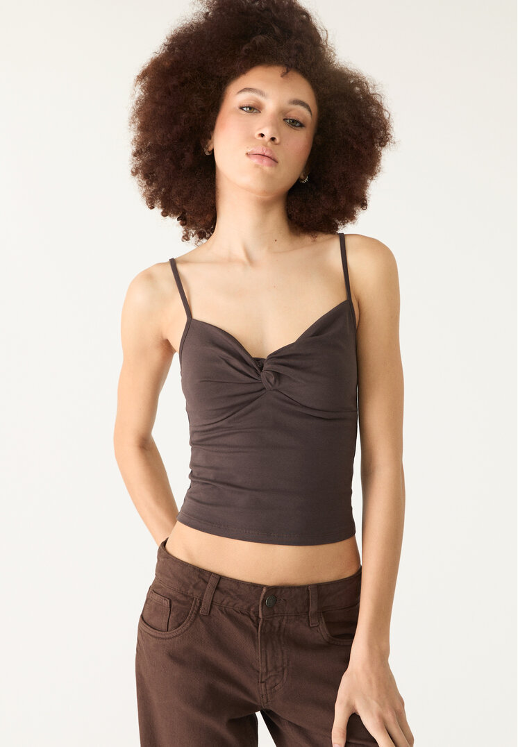 camiseta tirantes nudo