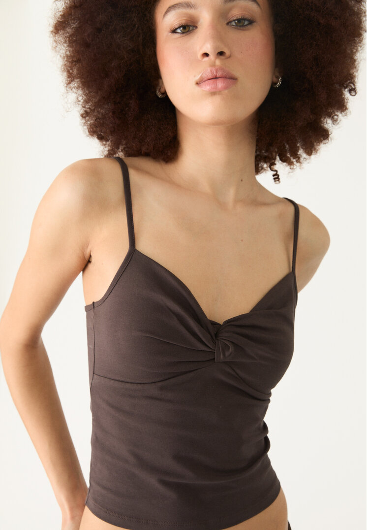 camiseta tirantes nudo