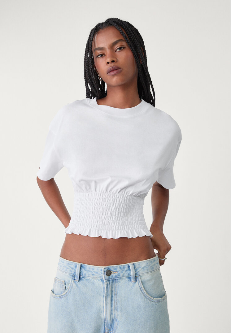 camiseta cuerpo fruncido