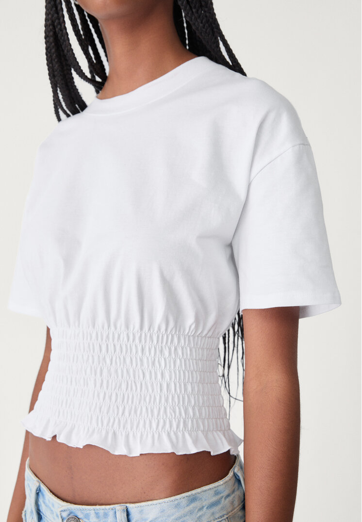 camiseta cuerpo fruncido