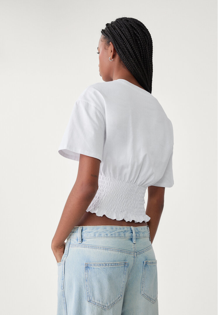 camiseta cuerpo fruncido