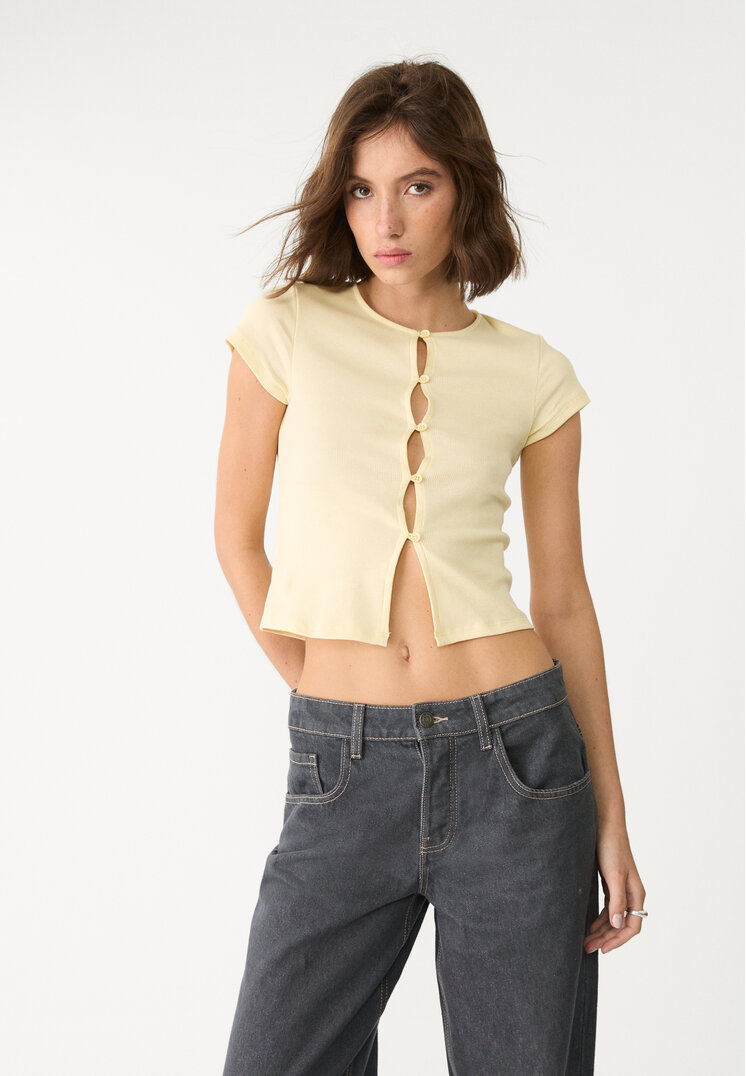 camiseta abertura botones