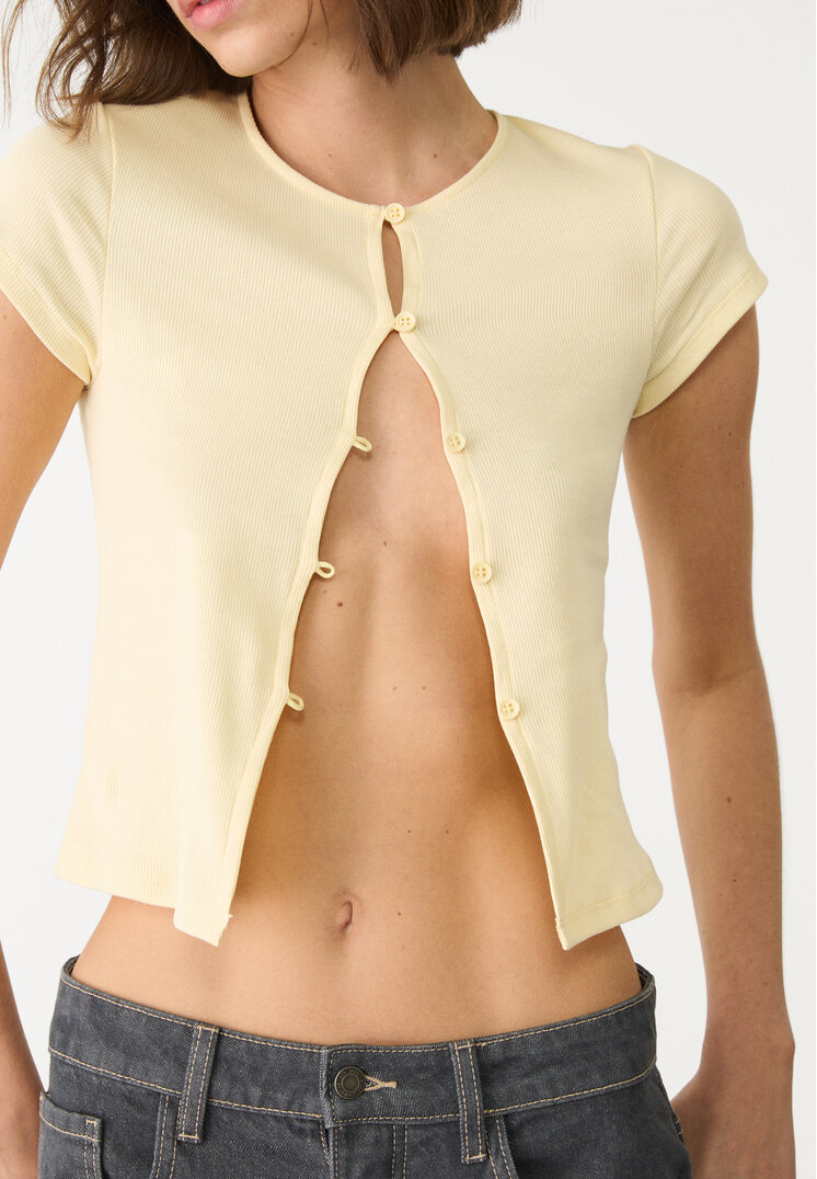 camiseta abertura botones