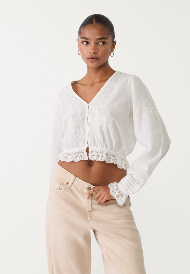 camisa bordados cropped encaje