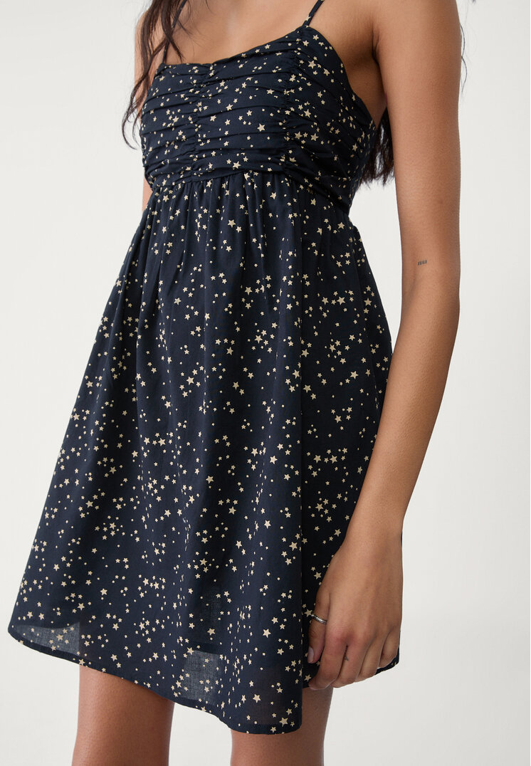 vestido fluido corto frunce