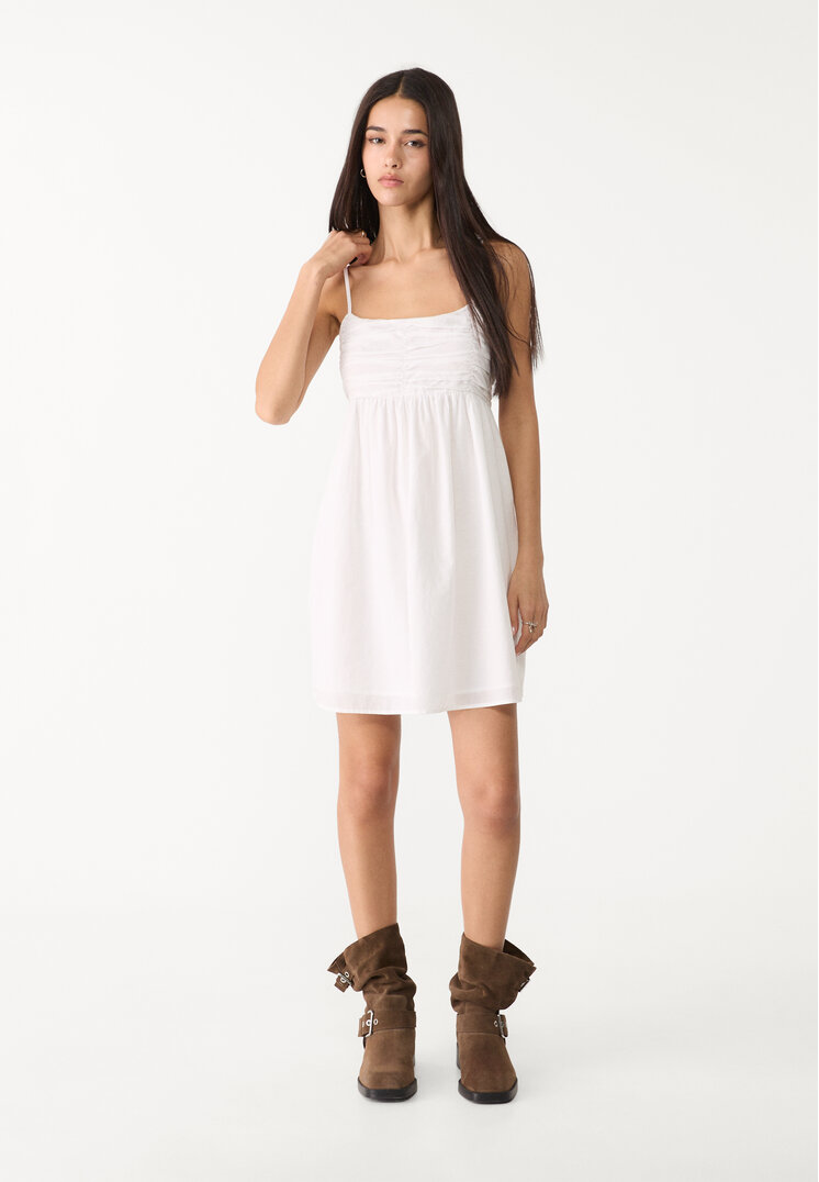 vestido fluido corto frunce