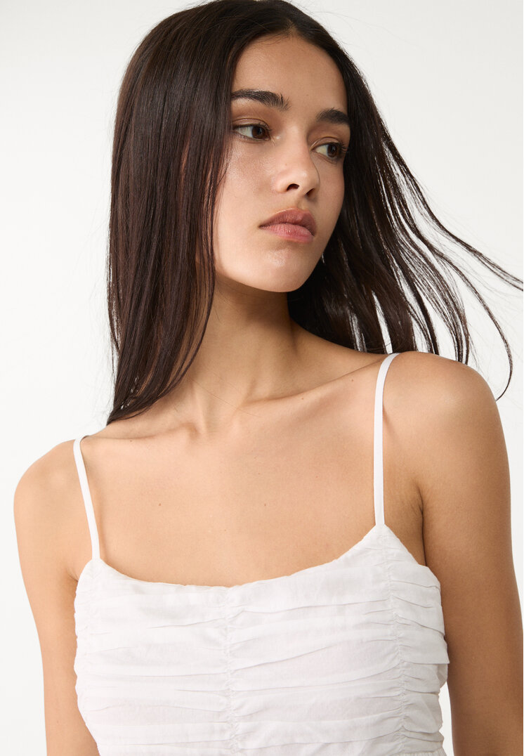 vestido fluido corto frunce