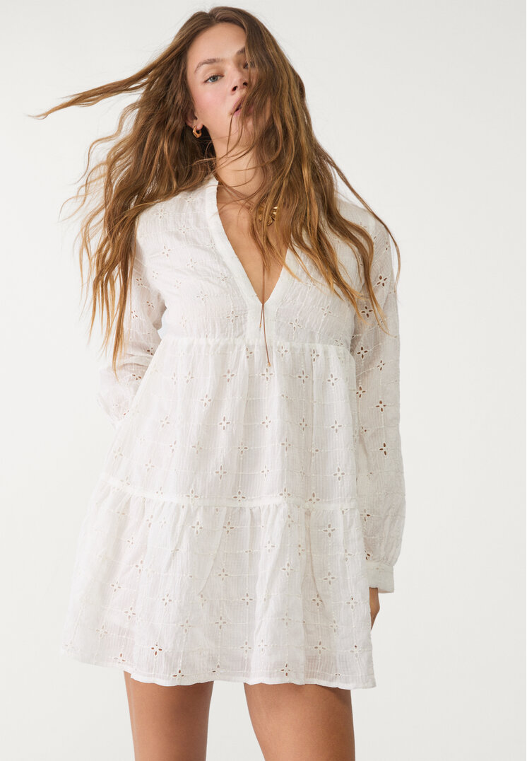 vestido corto fluido bordados