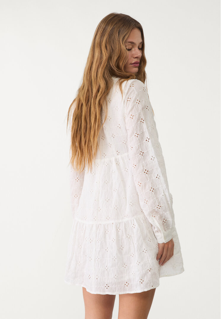 vestido corto fluido bordados