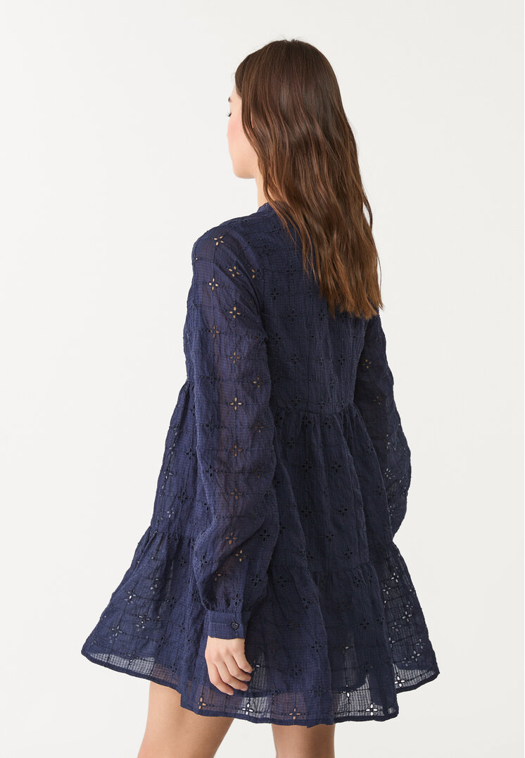 vestido corto fluido bordados