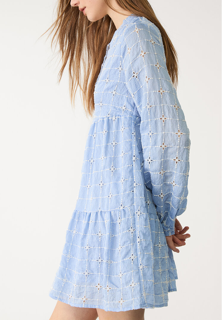vestido corto fluido bordados