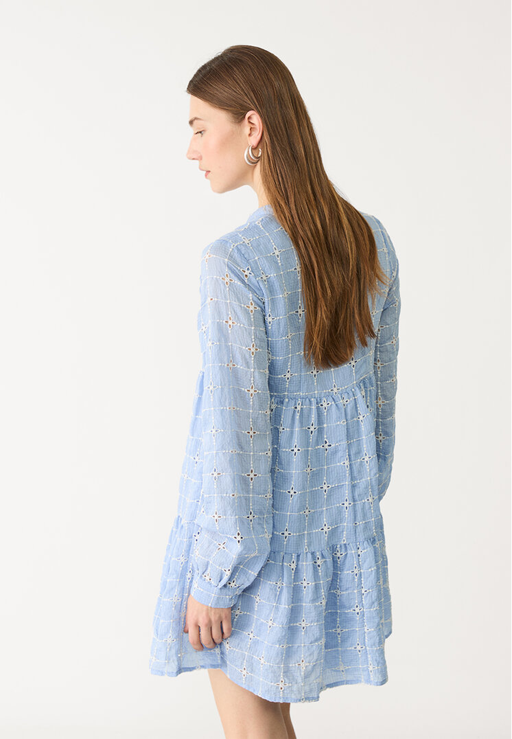 vestido corto fluido bordados