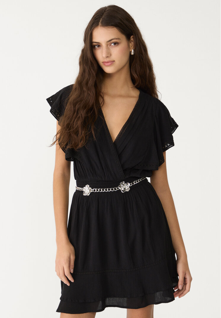 vestido fluido corto volantes