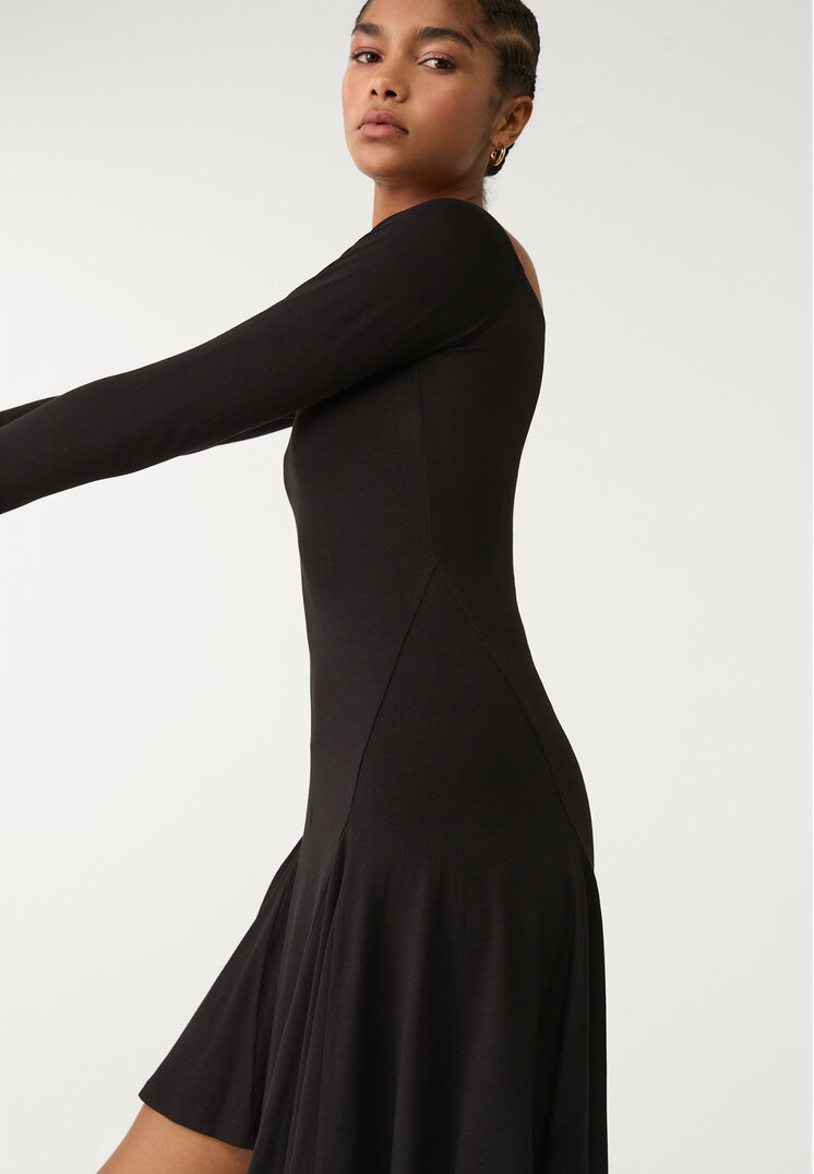 vestido corto godets