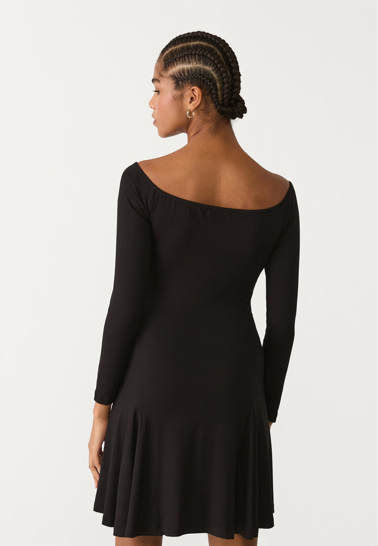vestido corto godets