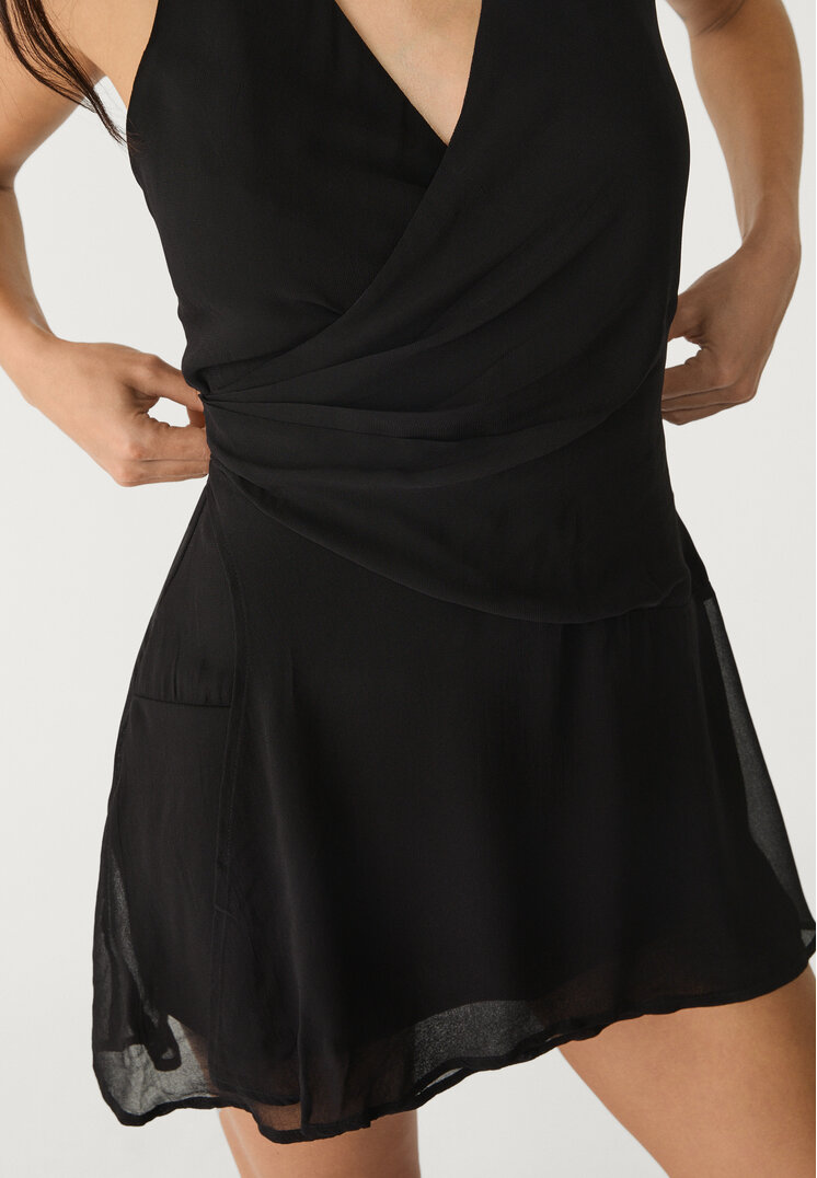 vestido fluido corto halter