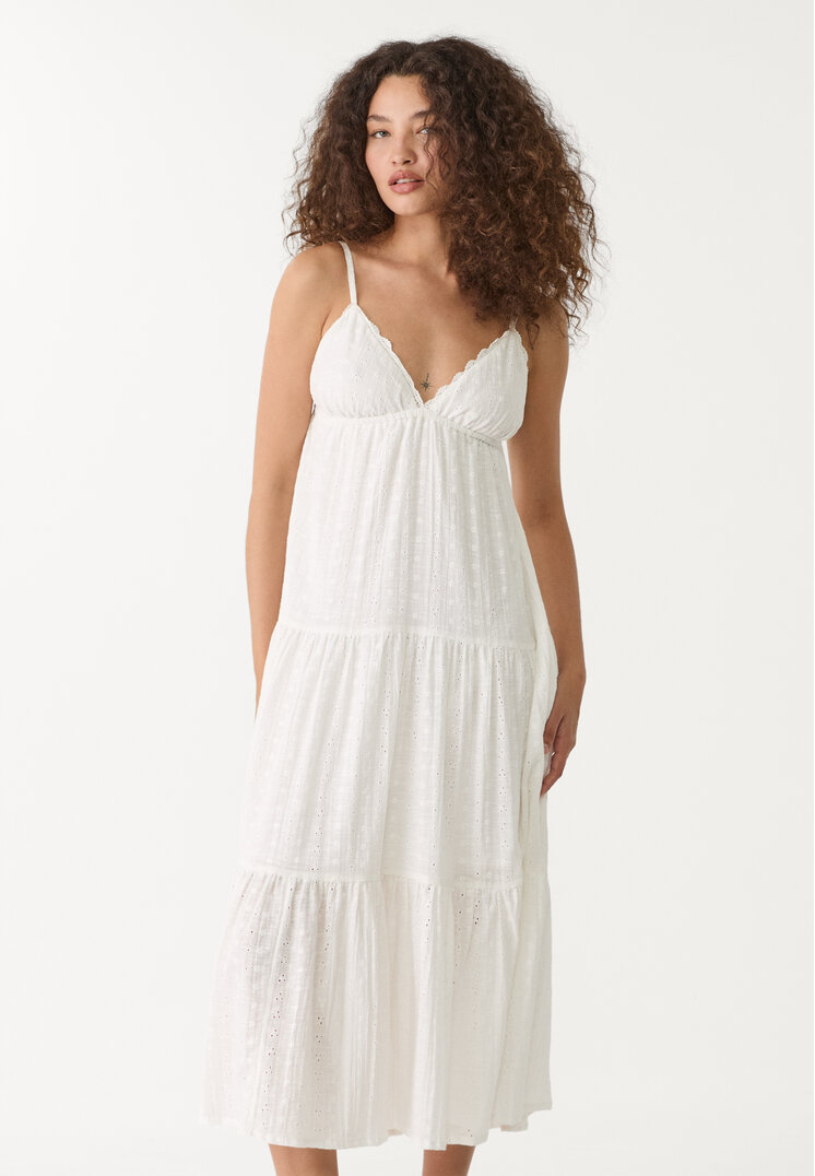 vestido fluido largo bordados