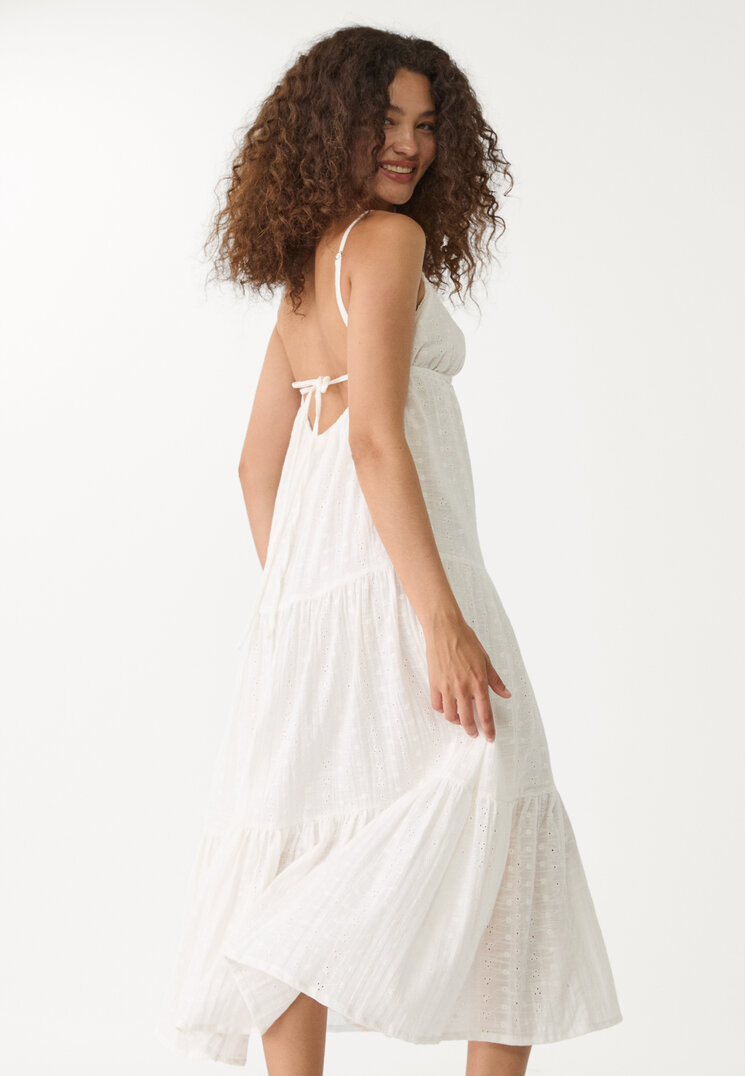 vestido fluido largo bordados