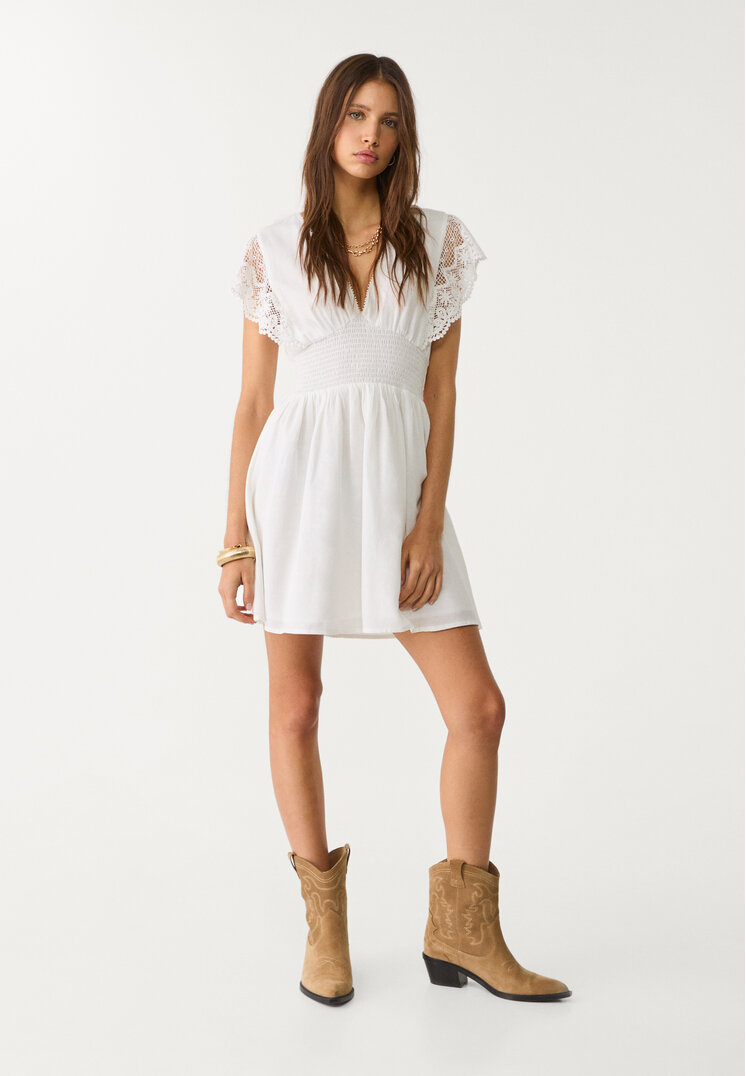 vestido corto manga calada