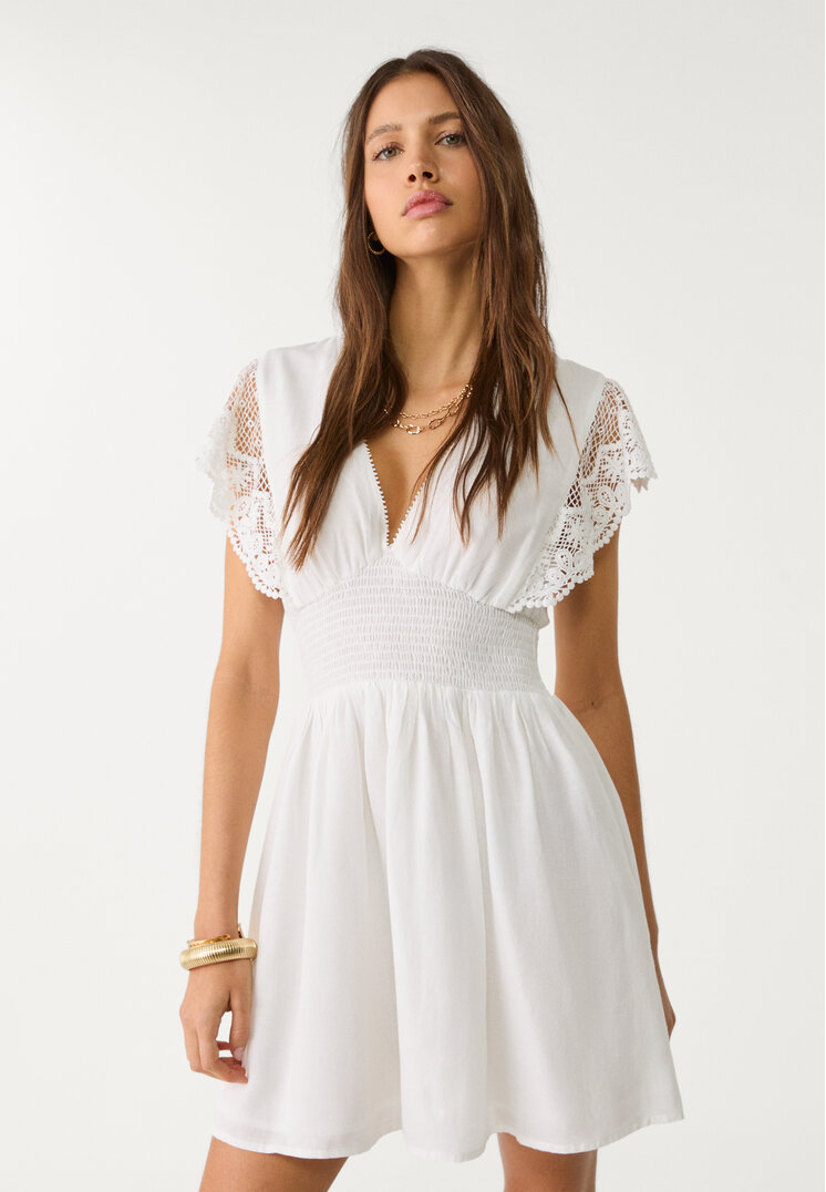 vestido corto manga calada