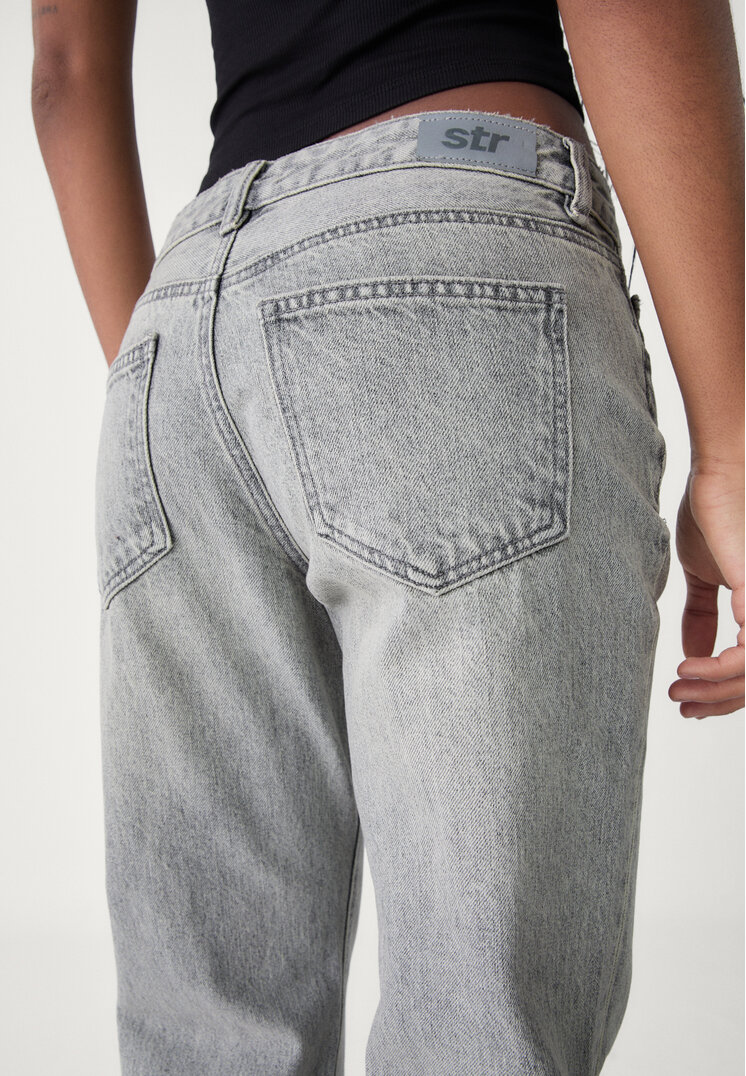 Stradivarius Low-waist straight fit jeans Black denim Recommend