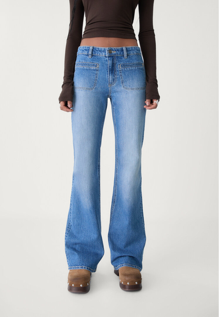 jeans flare bolsillos