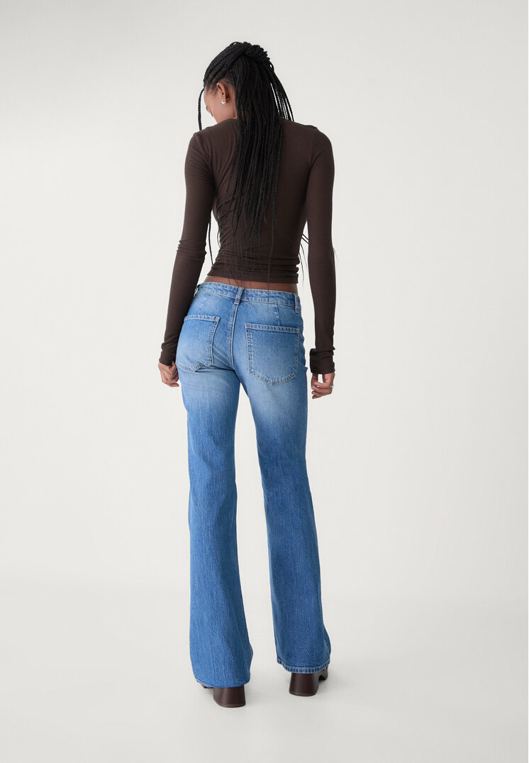 jeans flare bolsillos
