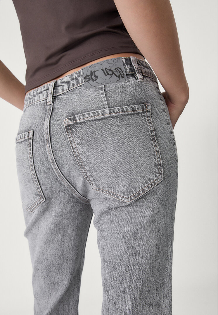 jeans flare bolsillos