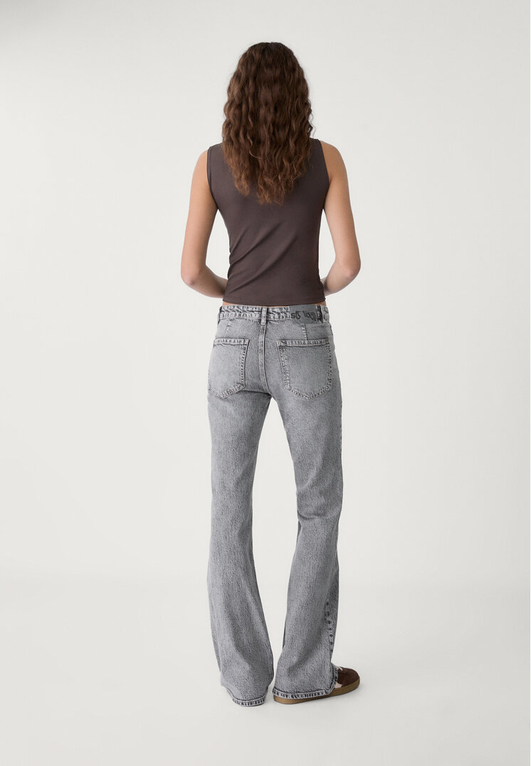 jeans flare bolsillos