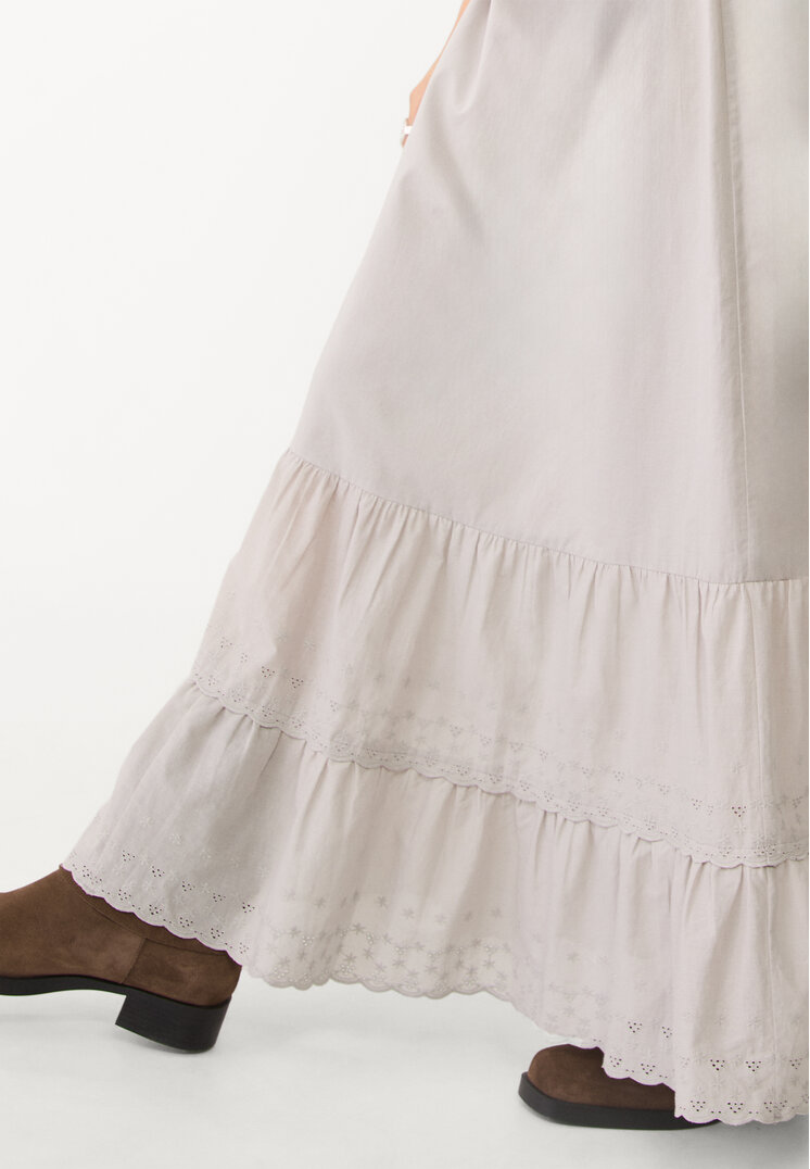 falda fluida midi bordados