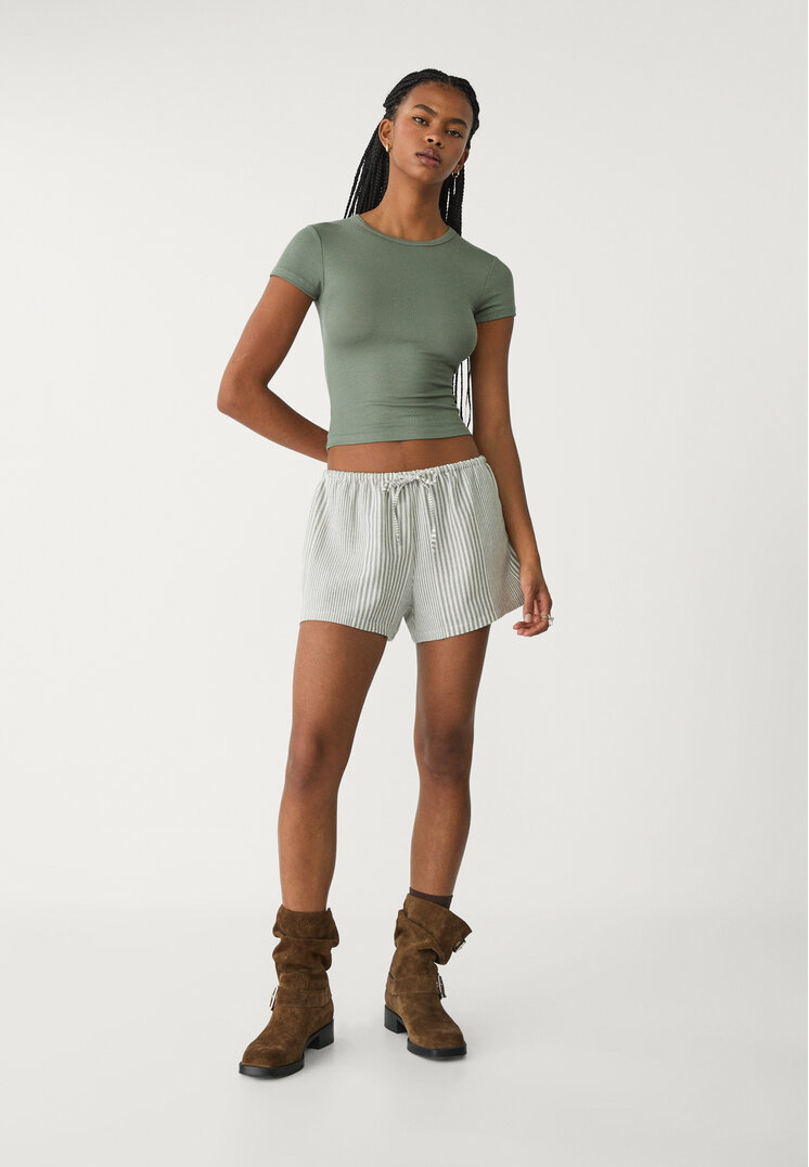 shorts fluido con lino