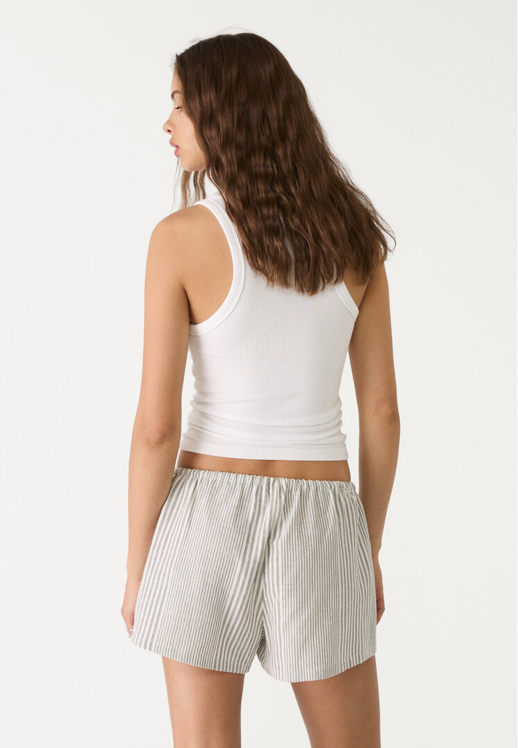 shorts fluido con lino