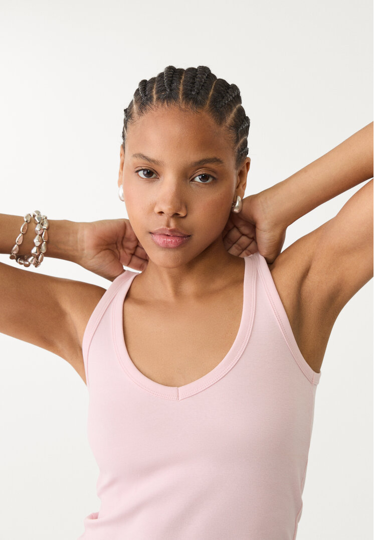 camiseta nadadora cuello pico