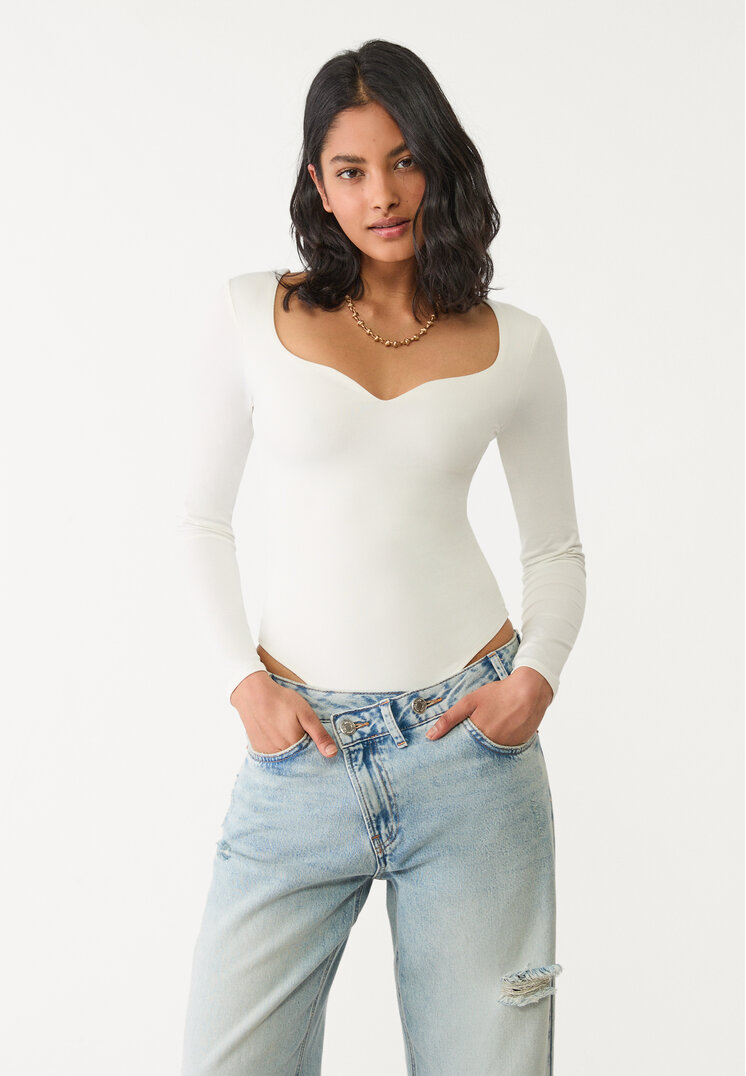 Stradivarius Body Cu Decolteu Inimă Ecru M
