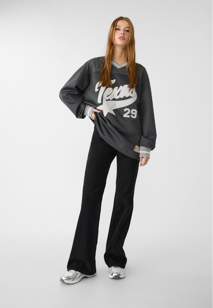 camiseta oversize bordado